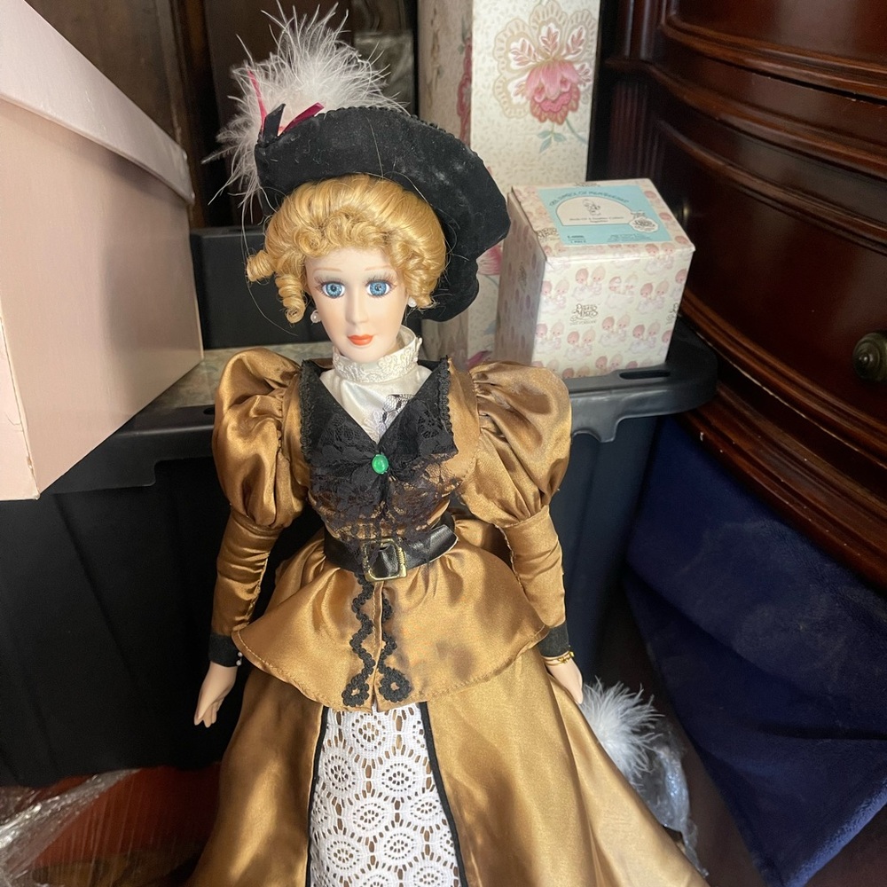 Franklin Mint Porcelain Doll in Gold and Black Victorian Dress - Picture 3 of 5